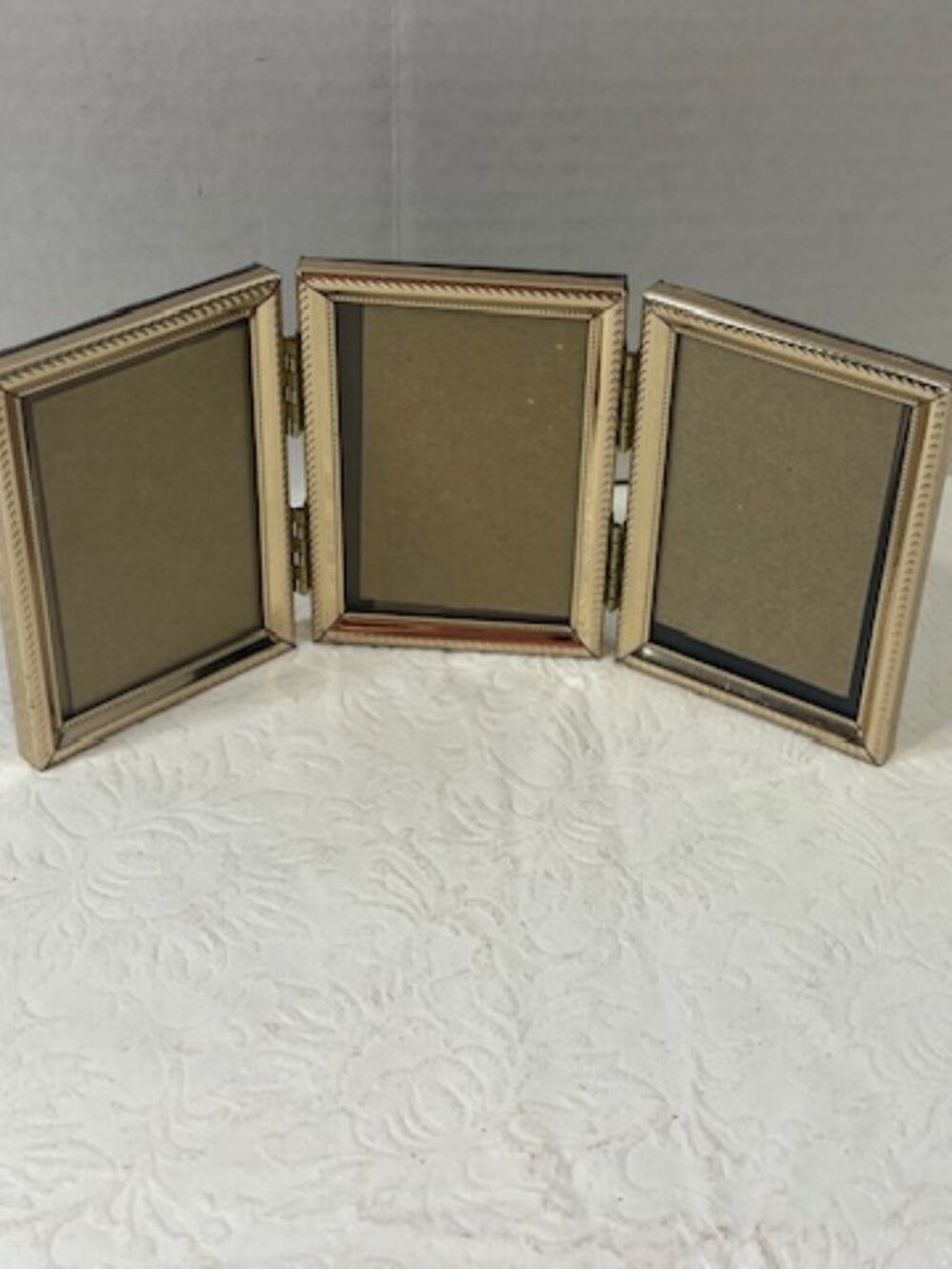 VTG Trifold Gold Tone Metal Hinged Mini Photo Frame Embossed Rope-Style Borders